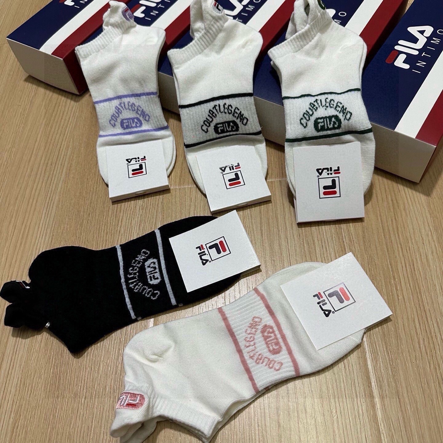 🆕FILA · 菲乐 · 新品女款袜子❗️【一盒五双】提花经典标志，超柔软舒适，超火爆小单品，大牌出街，