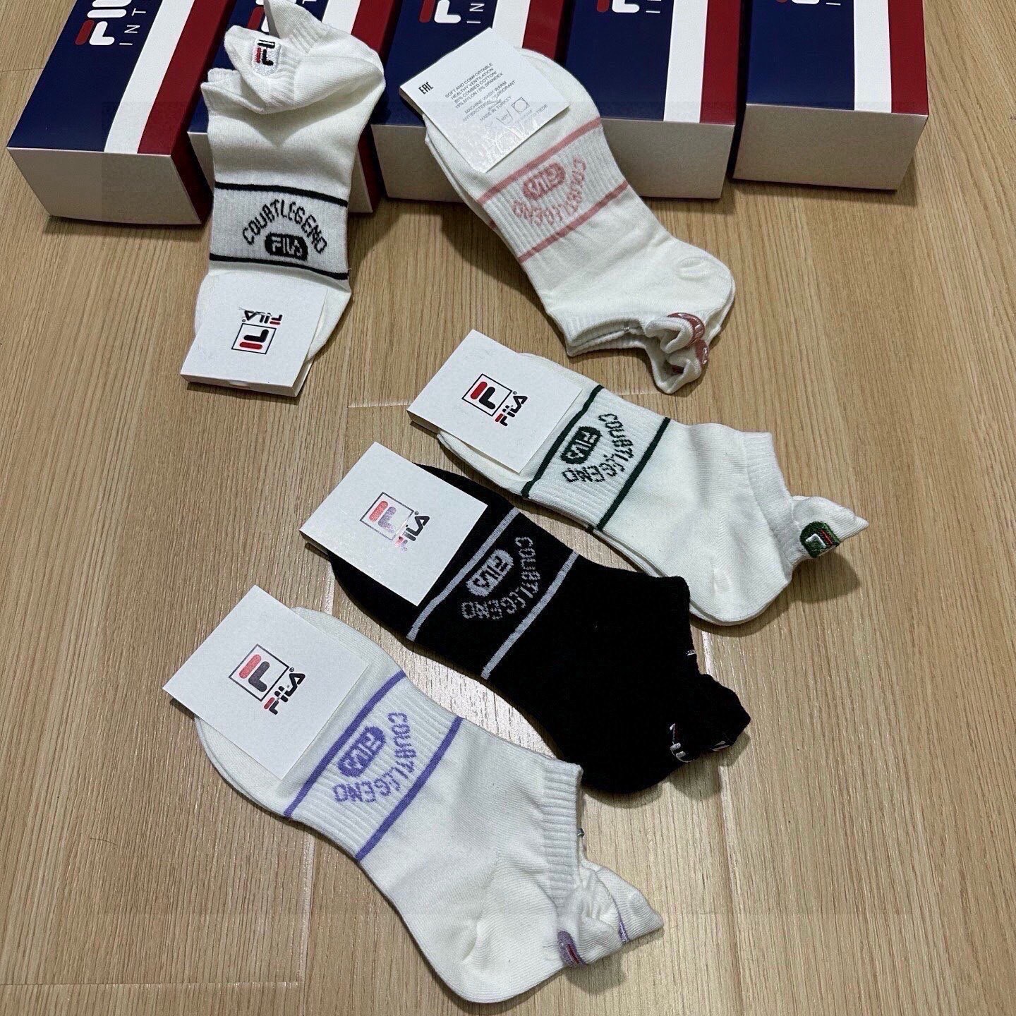 🆕FILA · 菲乐 · 新品女款袜子❗️【一盒五双】提花经典标志，超柔软舒适，超火爆小单品，大牌出街，
