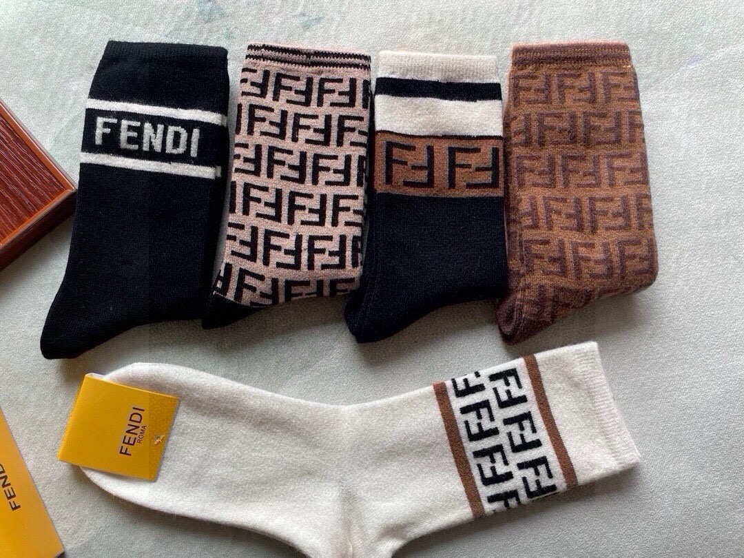 🆕Fendi · 芬迪❗️F家新品女款中筒兔绒袜❗【敲黑板划重点：兔绒材质️❗️护肤蓄热❗️❗️】【一盒