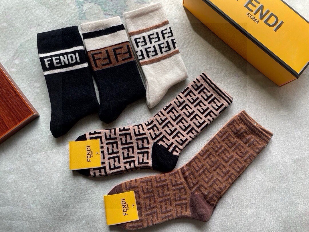 🆕Fendi · 芬迪❗️F家新品女款中筒兔绒袜❗【敲黑板划重点：兔绒材质️❗️护肤蓄热❗️❗️】【一盒