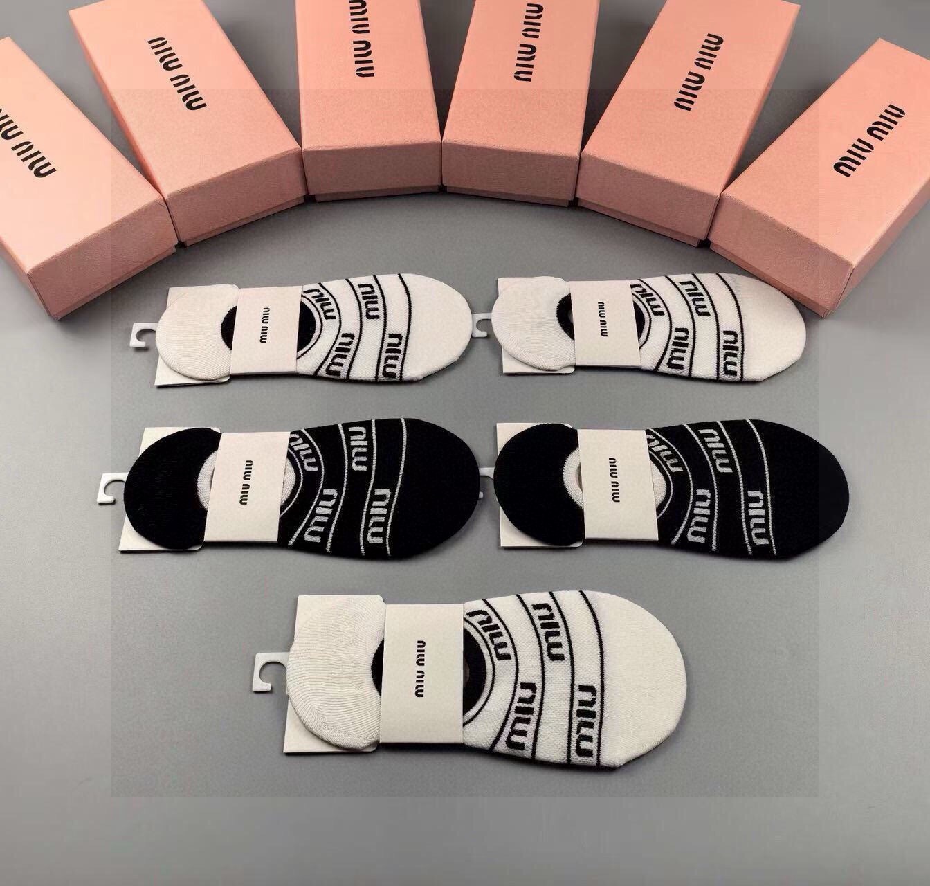 🆕miumiu · 缪缪❗️新品女款隐形袜子❗️【一盒五双】提花经典字母标志，纯棉材质，超舒适超美腻❗️