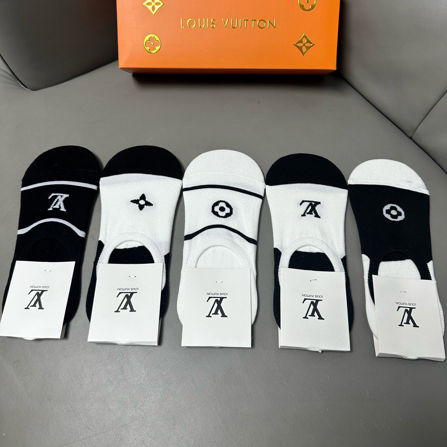 🆕Louis Vuitton · 路易威登❗️驴家新品女款隐形袜子❗【一盒五双】提花经典标志，纯棉材质，