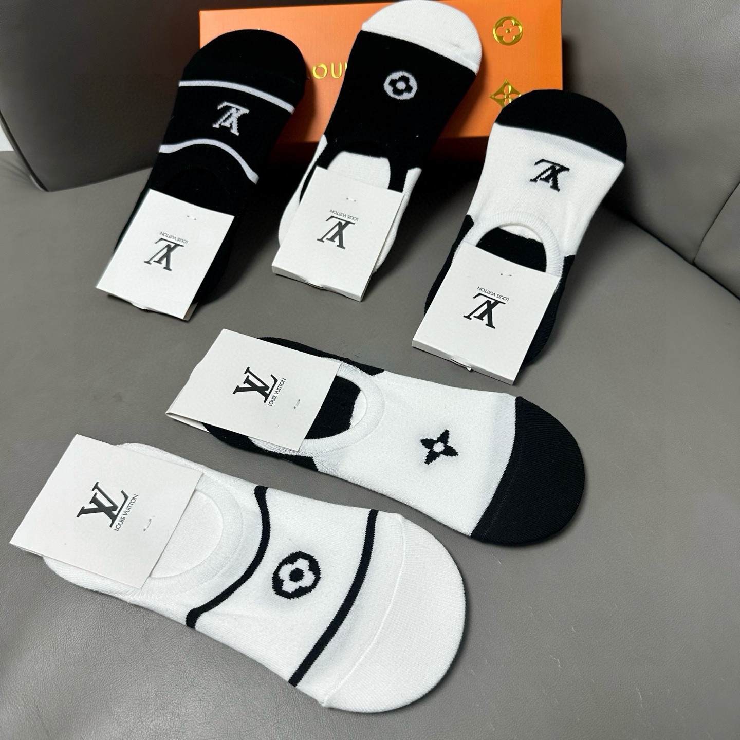 🆕Louis Vuitton · 路易威登❗️驴家新品女款隐形袜子❗【一盒五双】提花经典标志，纯棉材质，