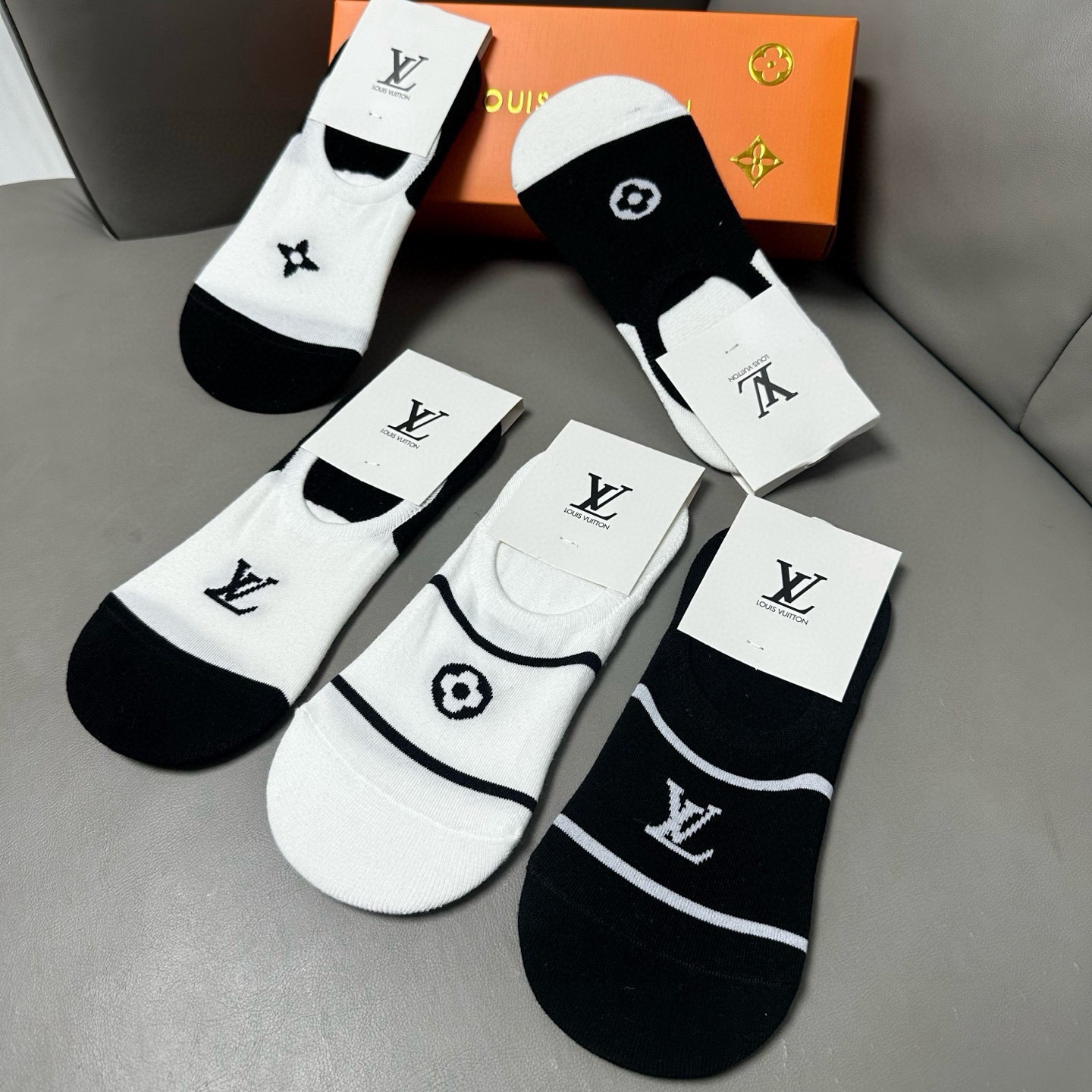 🆕Louis Vuitton · 路易威登❗️驴家新品女款隐形袜子❗【一盒五双】提花经典标志，纯棉材质，