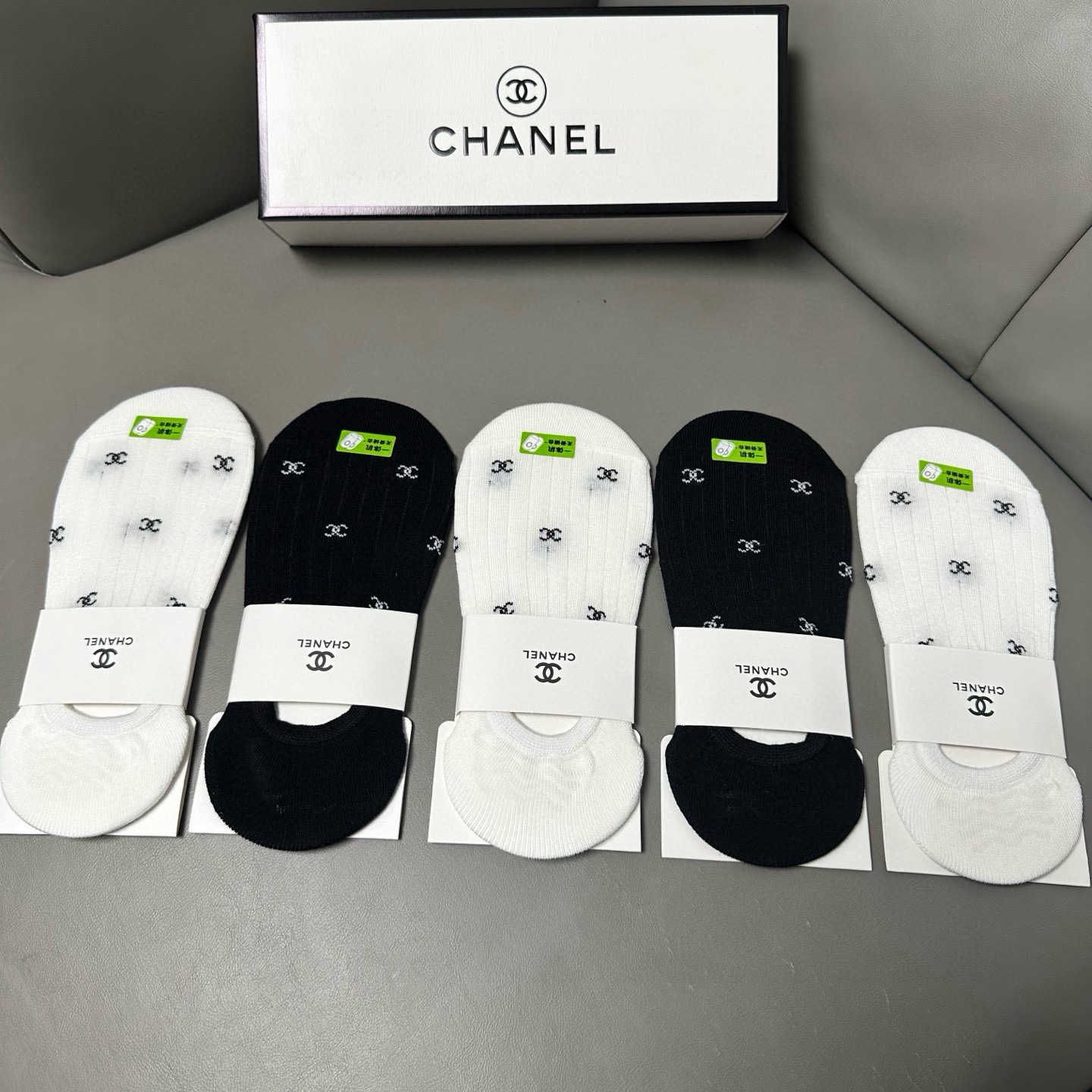 🆕Chanel · 香奈儿❗️小香新品女款隐形袜子❗️【一盒五双】提花经典标志，纯棉材质，超舒适超美腻❗