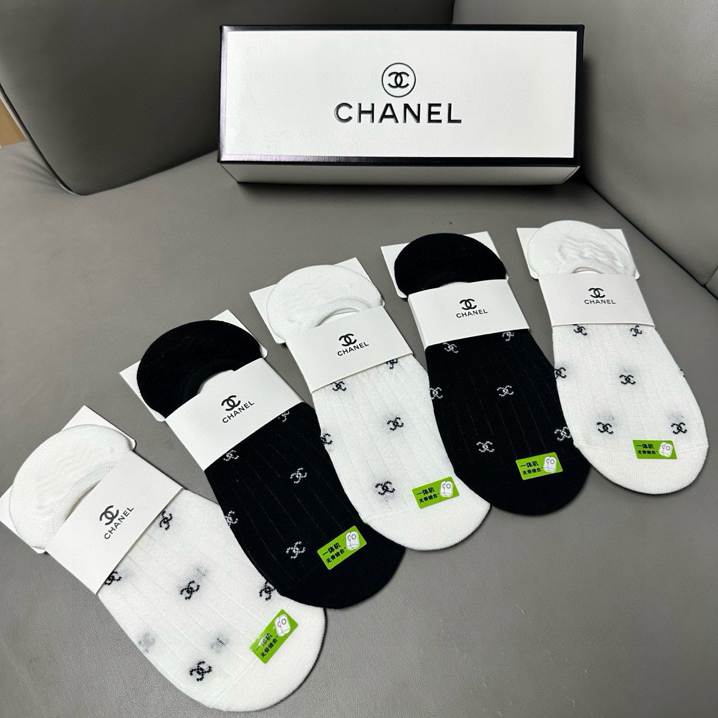 🆕Chanel · 香奈儿❗️小香新品女款隐形袜子❗️【一盒五双】提花经典标志，纯棉材质，超舒适超美腻❗