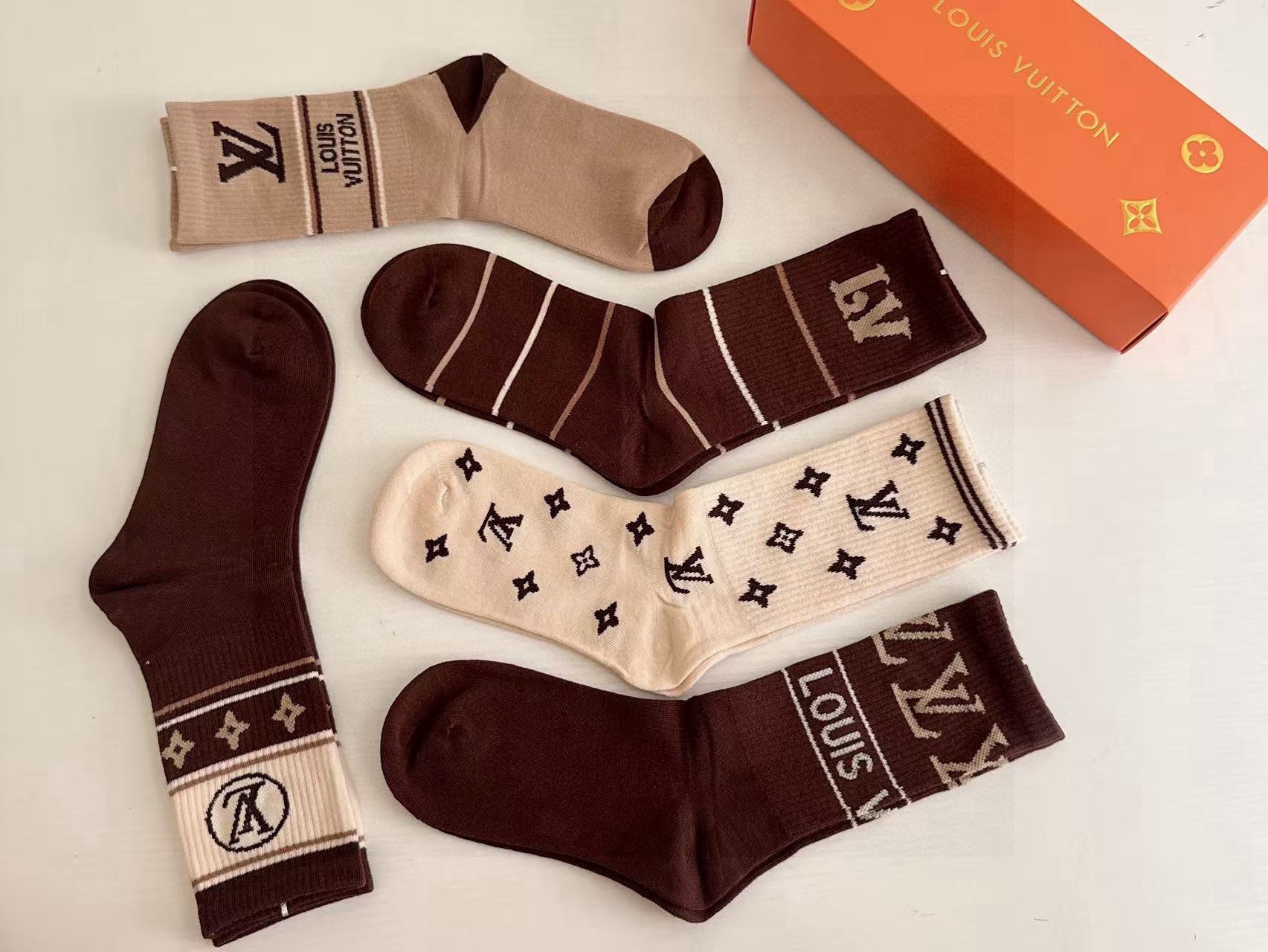 🆕Louis Vuitton · 路易威登❗️驴家新品女款长筒袜子❗️【一盒五双】纯棉材质，提花经典标志