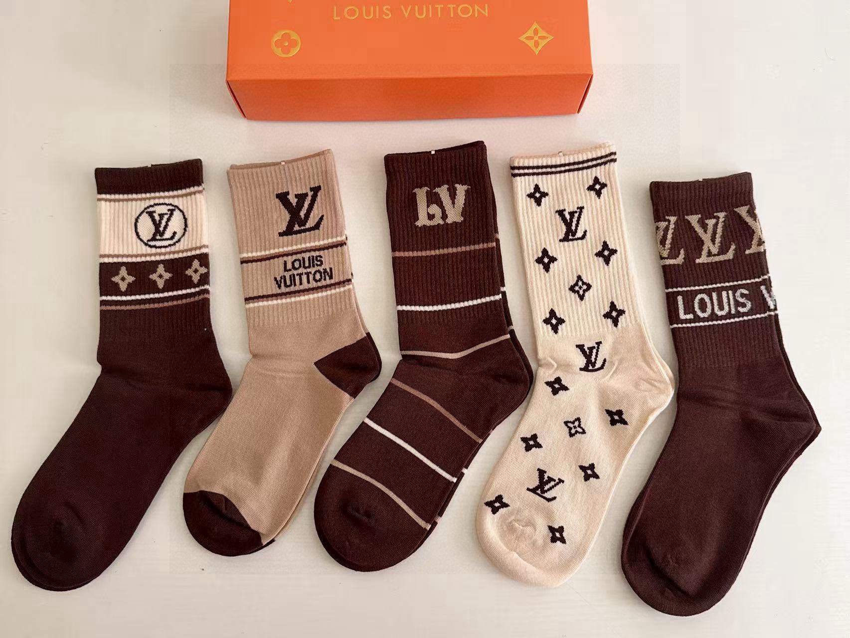 🆕Louis Vuitton · 路易威登❗️驴家新品女款长筒袜子❗️【一盒五双】纯棉材质，提花经典标志