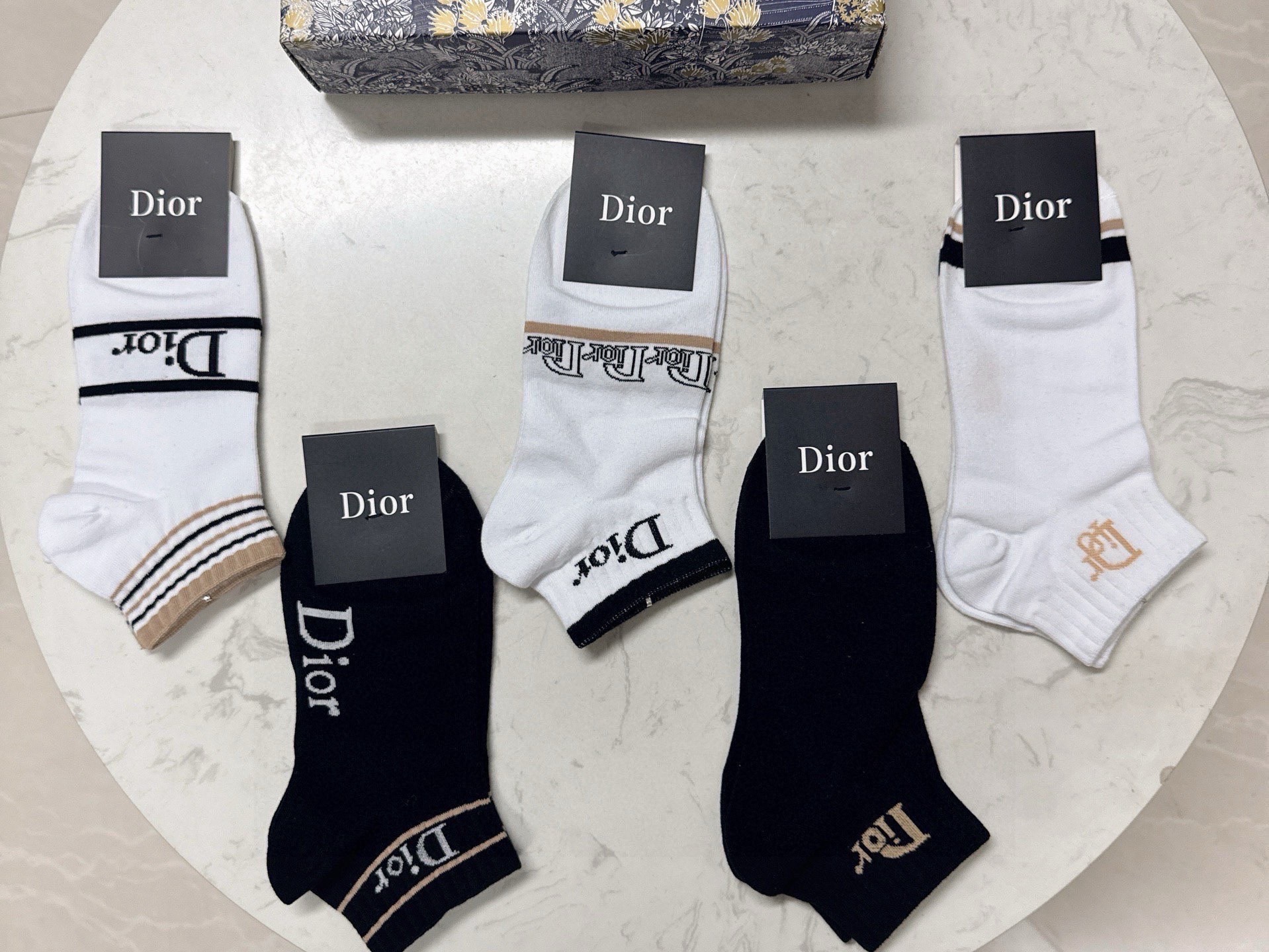 🆕Dior · 迪奥❗️D家新品船袜❗️【一盒五双】提花品牌logo，简单大气，实物超漂亮，经超火爆小单