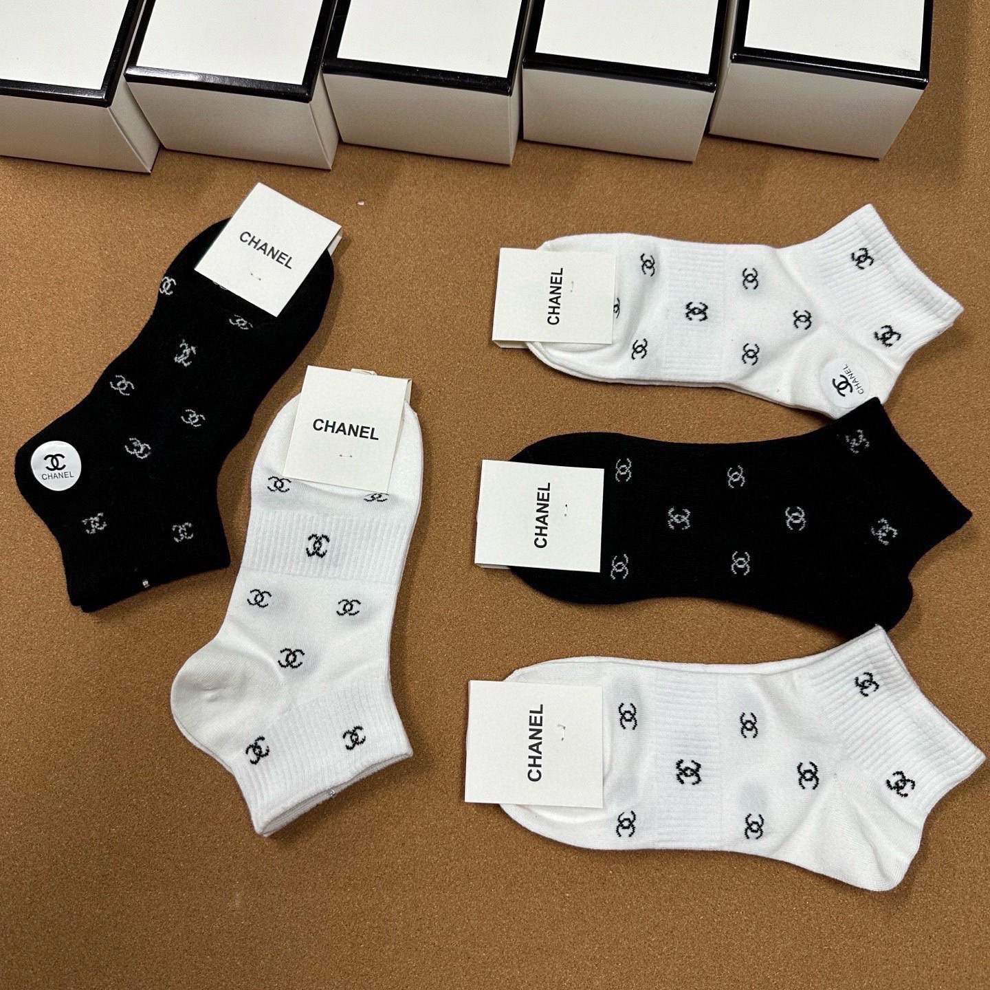 🆕CHANEL · 香奈儿❗️小香新品女款袜子❗️【一盒五双】纯棉材质，柔软舒适透气，经典双C标识，炒鸡