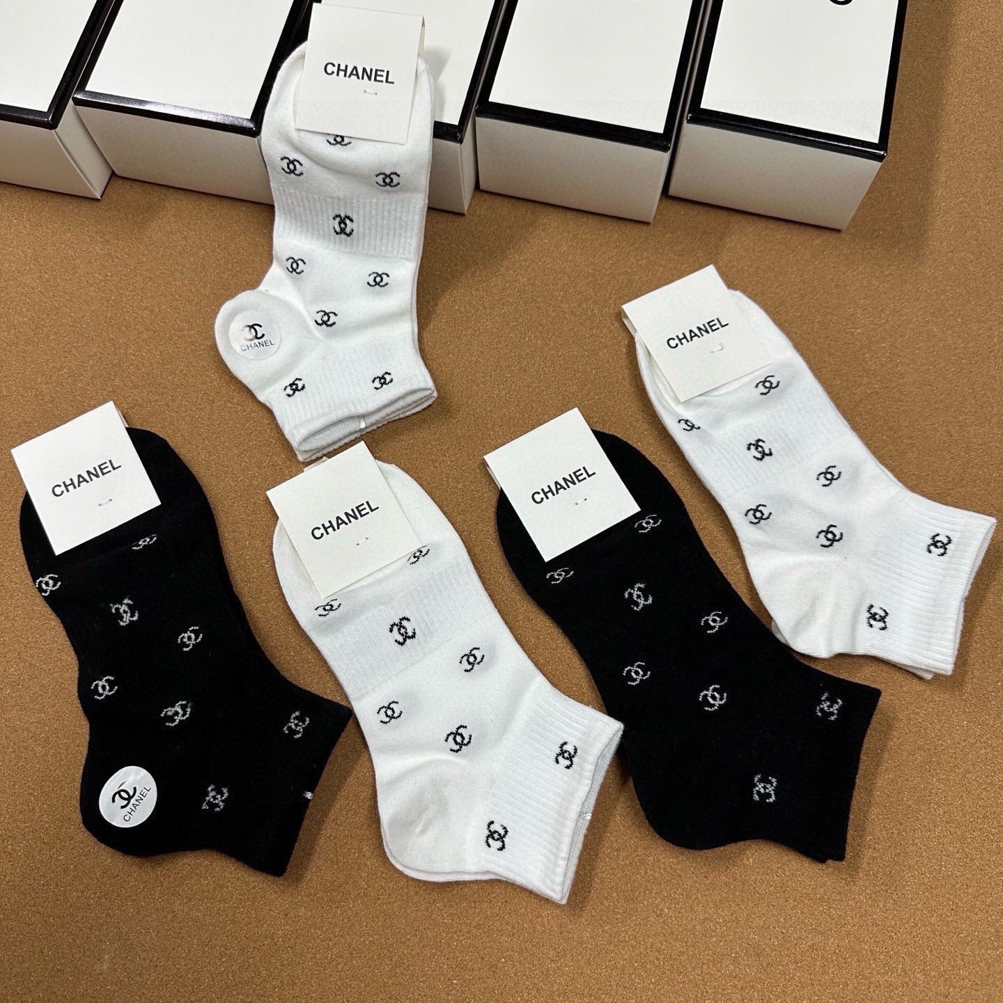🆕CHANEL · 香奈儿❗️小香新品女款袜子❗️【一盒五双】纯棉材质，柔软舒适透气，经典双C标识，炒鸡