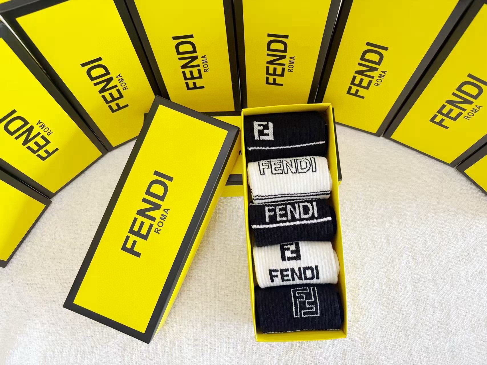 🆕FENDI · 芬迪❗️FF新品长筒袜子❗️【一盒五双】超级经典的双F标志，纯棉材质制造，透气舒适，超