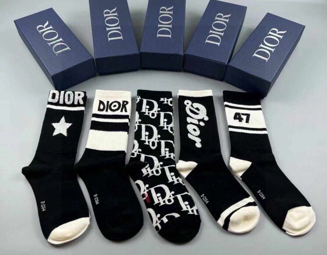 🆕Dior · 迪奥❗️D家新品女款中筒袜子❗️【一盒五双】纯棉材质，上脚柔软舒适，满满的老花经典log