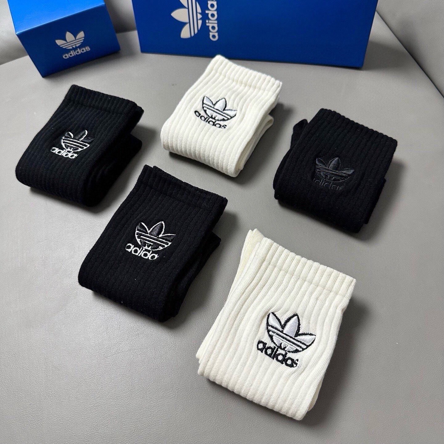 🆕Adidas · 阿迪达斯❗️新品女款长筒袜子，火爆全网的三叶草❗️☘万针刺绣️logo超级nice❗