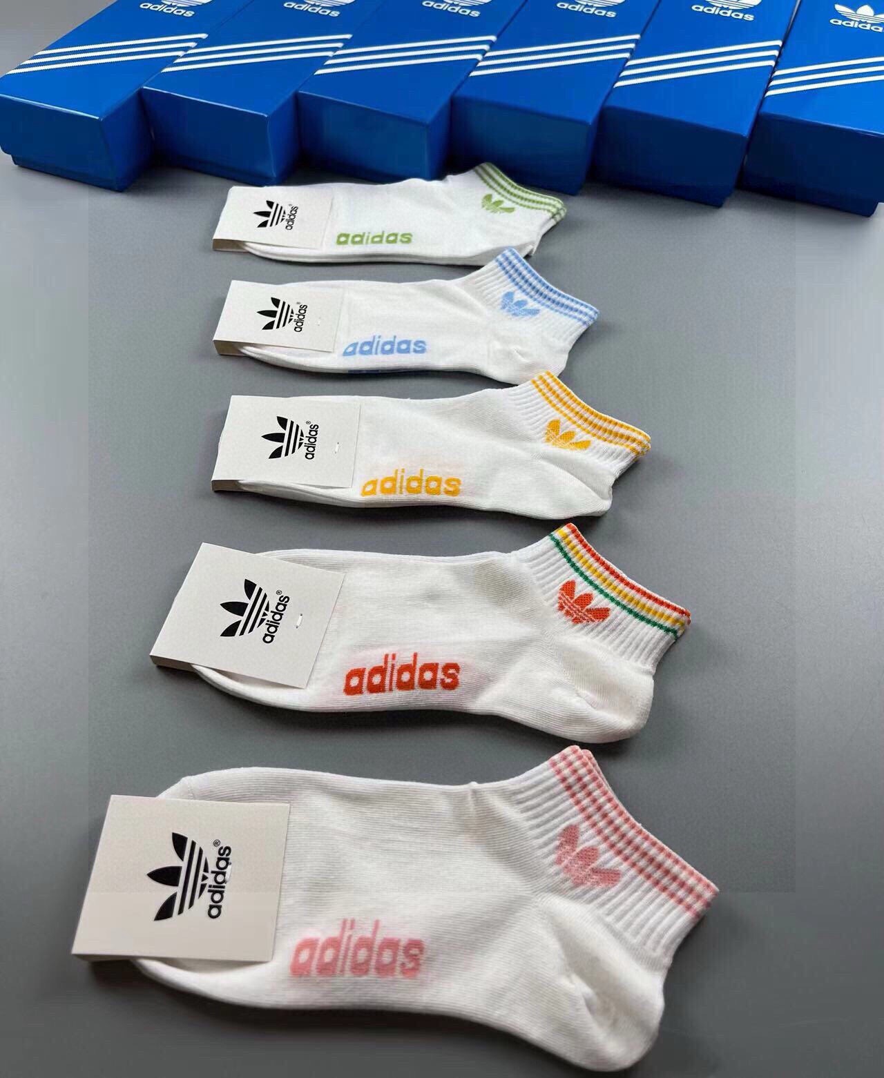 🆕Adidas · 阿迪达斯❗️新品女款小白袜，火爆全网的三叶草❗️☘️logo超级nice❗️❗️设计