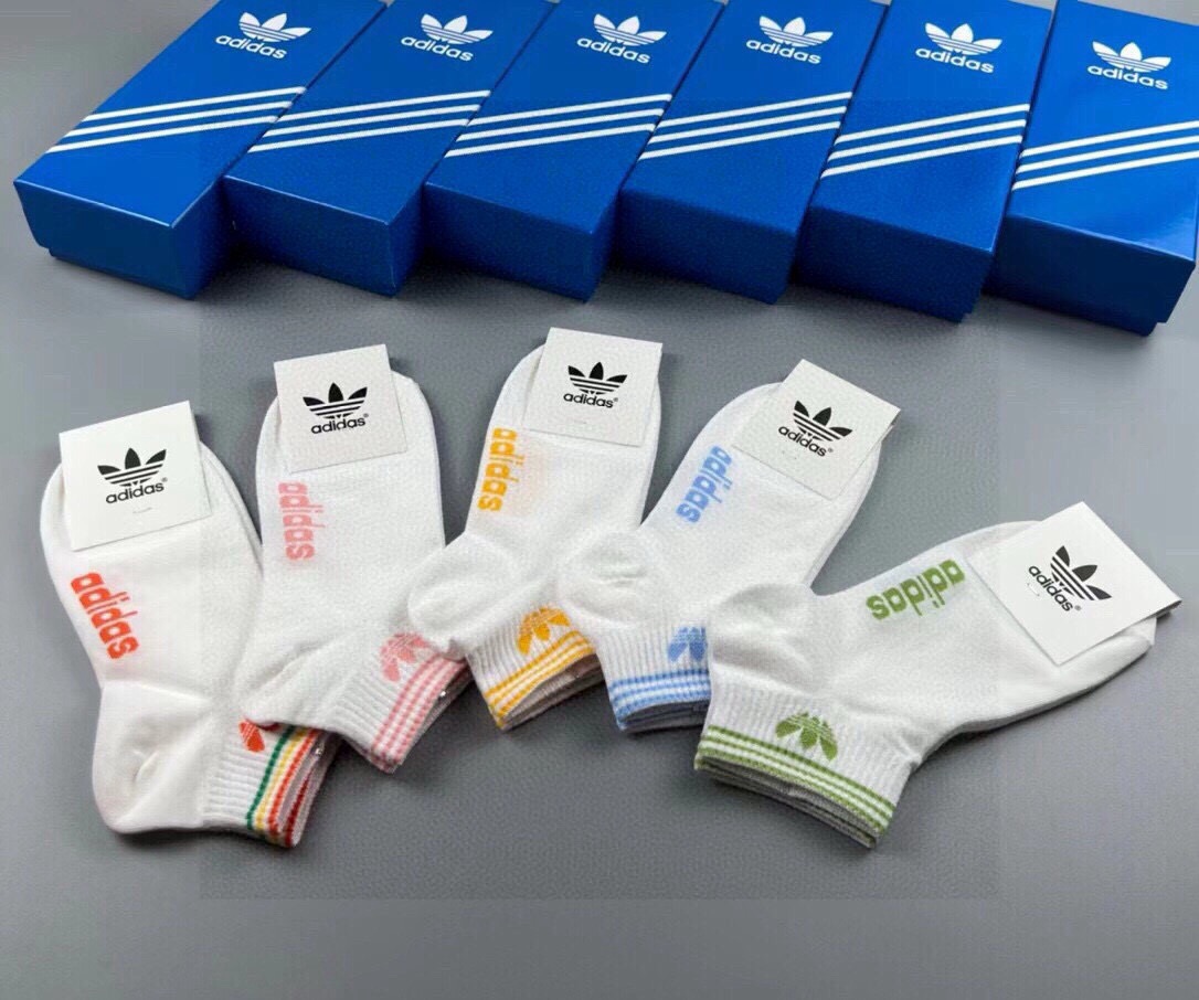 🆕Adidas · 阿迪达斯❗️新品女款小白袜，火爆全网的三叶草❗️☘️logo超级nice❗️❗️设计