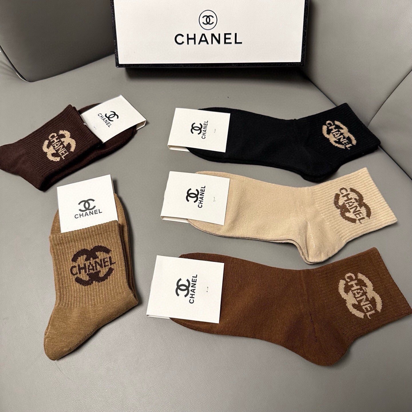 🆕CHANEL · 香奈儿❗️香奶奶家新品女款袜子❗️【一盒五双】纯棉材质，柔软舒适透气，经典双C标识，