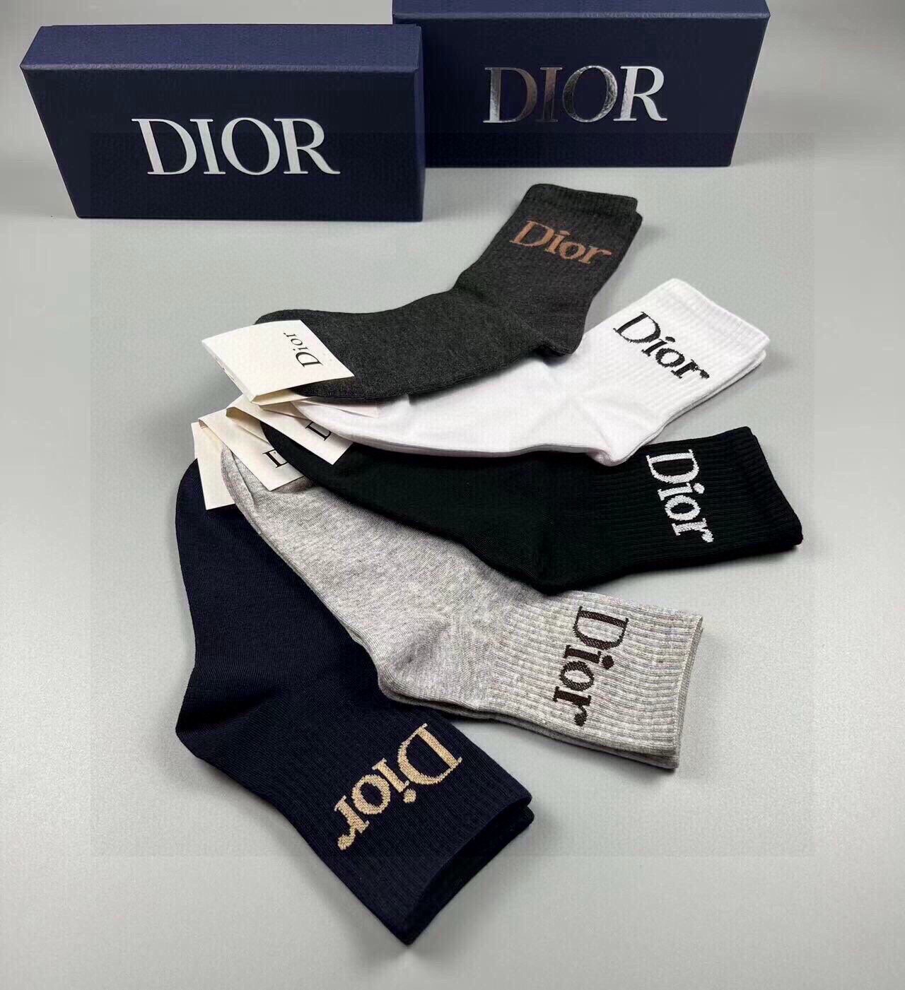 🆕Dior · 迪奥❗️D家新品短款袜子❗️【一盒五双】纯棉材质，上脚柔软舒适，经典的D家字母logo，