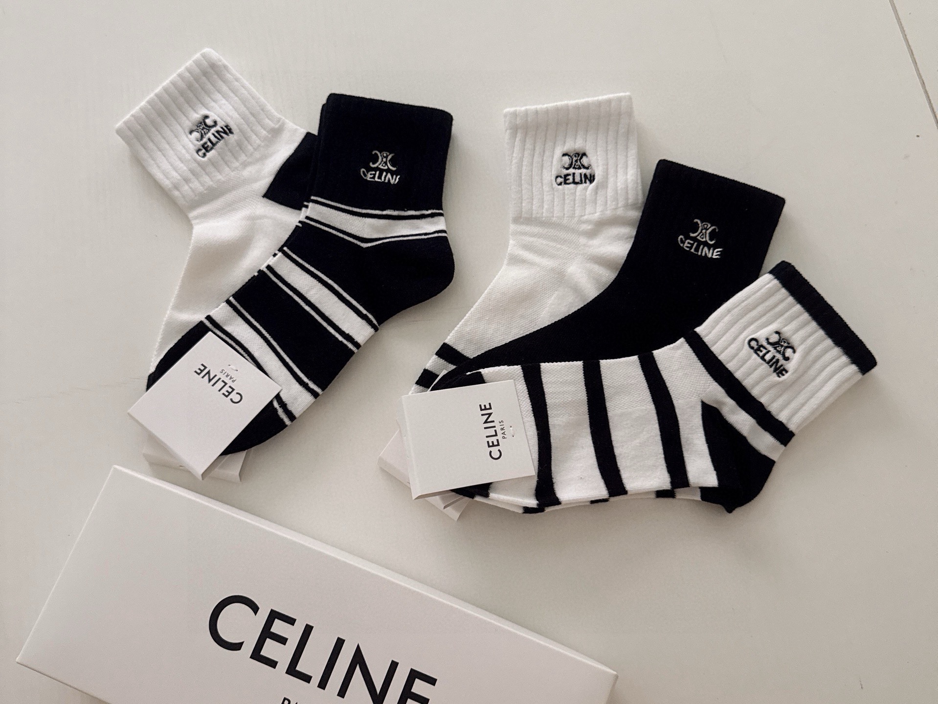 🆕CELINE · 赛琳❗️新品女款中筒袜，【一盒五双】刺绣经典标志，纯棉材质制造，透气舒适，超级nic