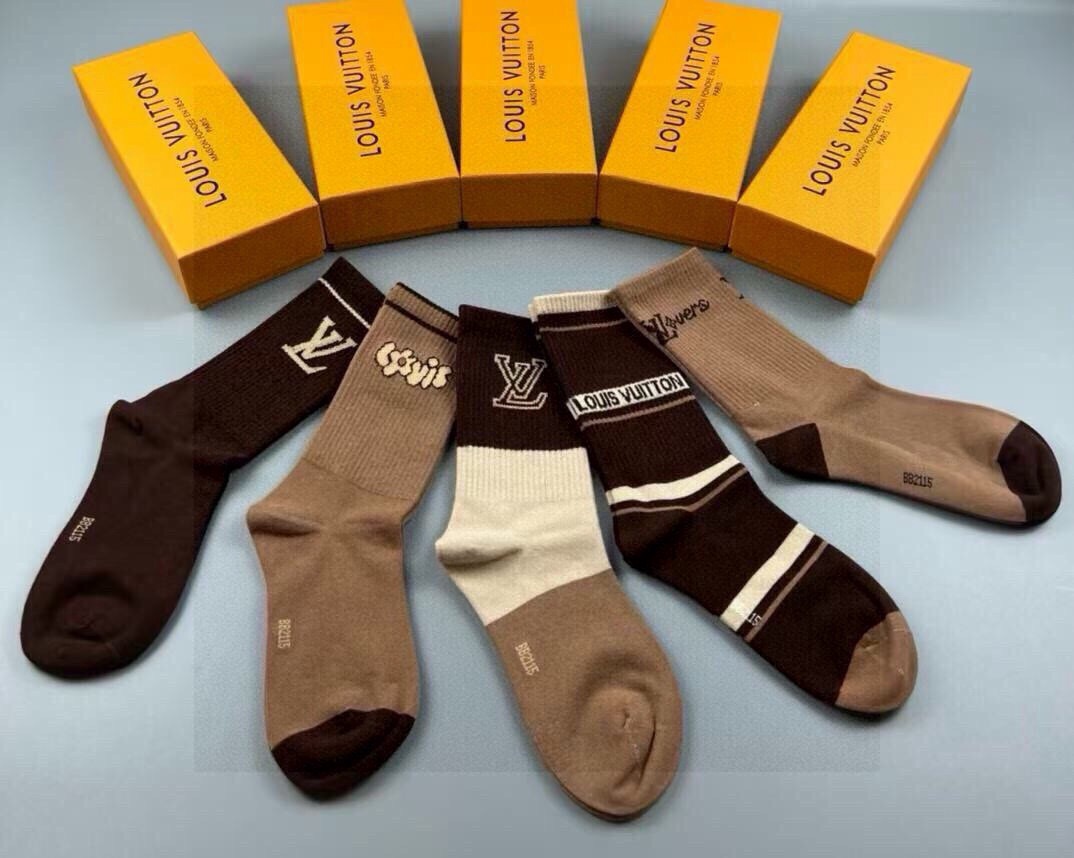 🆕Louis Vuitton · 路易威登❗️驴家新品女款高筒袜子❗️【一盒五双】纯棉材质，提花经典标志