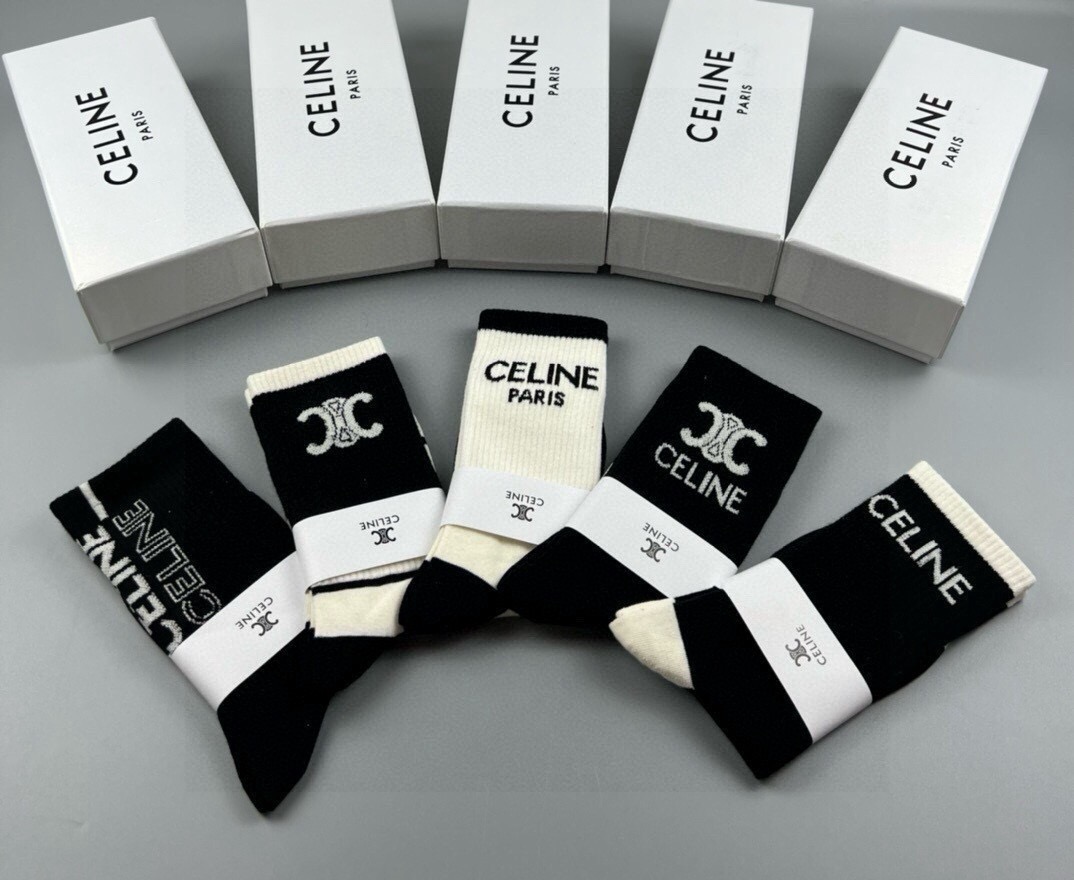 🆕Celine · 赛琳❗️CE家新品女款中筒袜子❗️【一盒五双】纯棉材质，柔软舒适透气，提花经典CE标