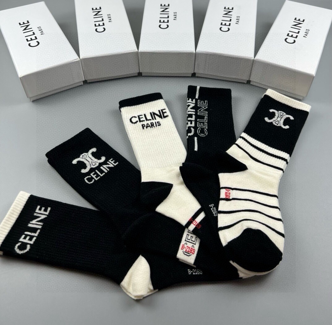 🆕Celine · 赛琳❗️CE家新品女款中筒袜子❗️【一盒五双】纯棉材质，柔软舒适透气，提花经典CE标
