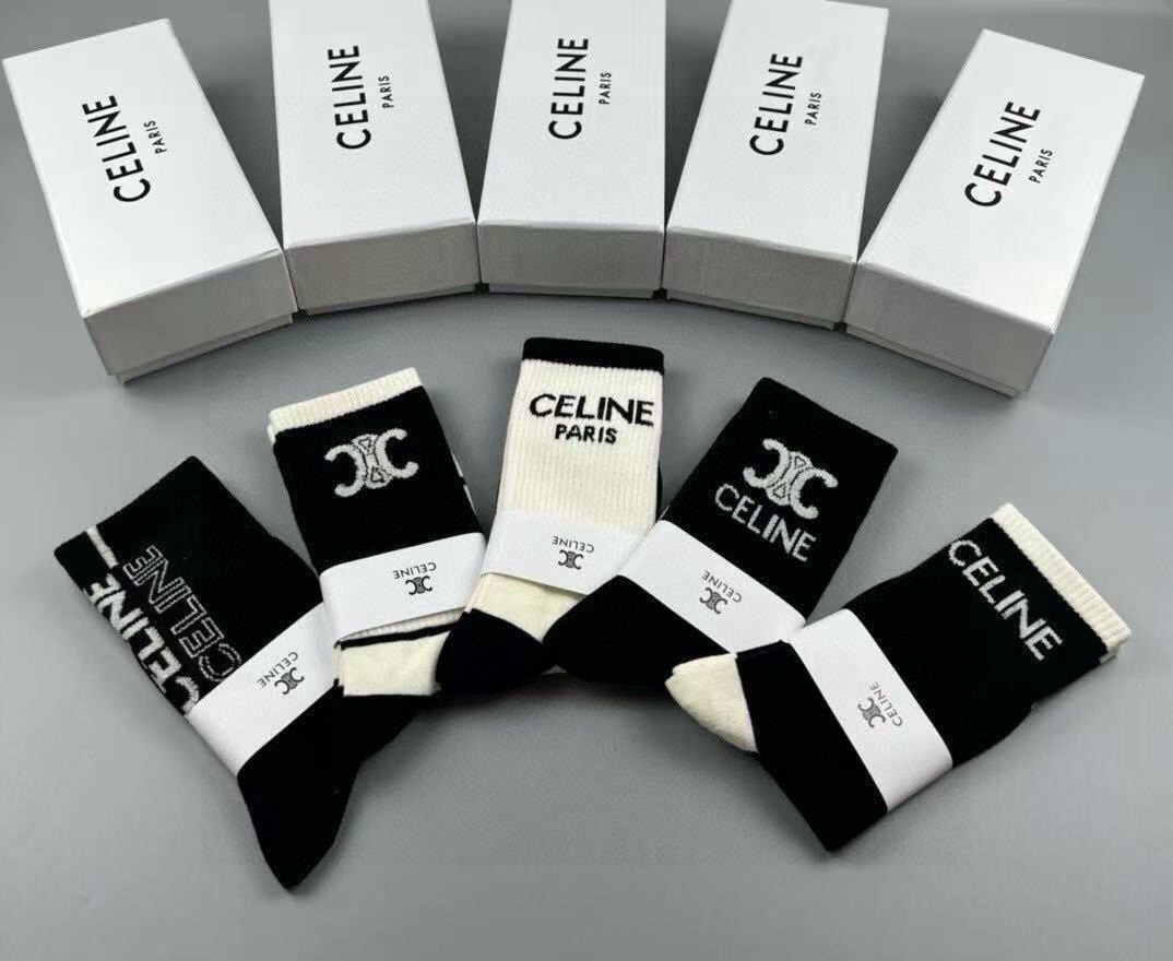 🆕Celine · 赛琳❗️CE家新品女款中筒袜子❗️【一盒五双】纯棉材质，柔软舒适透气，提花经典CE标