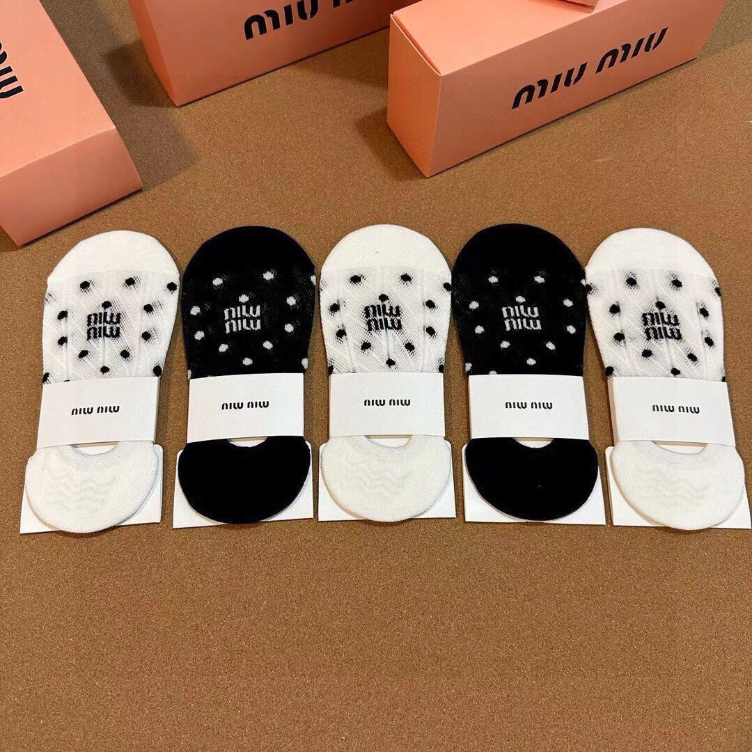 🆕Miumiu · 缪缪❗️谬家新品女款隐形袜子❗️【一盒五双】提花经典标志，纯棉材质，超舒适超美腻❗️