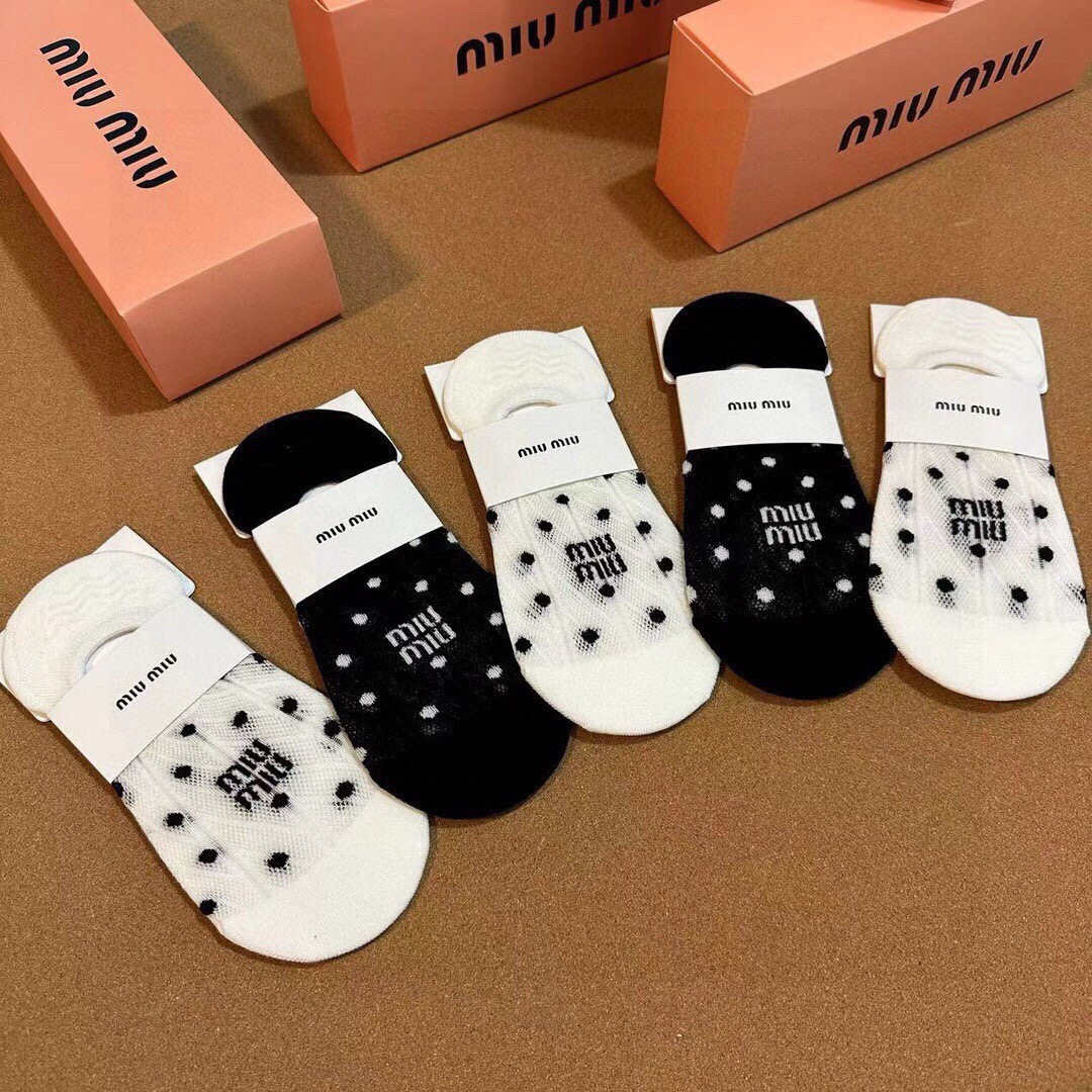 🆕Miumiu · 缪缪❗️谬家新品女款隐形袜子❗️【一盒五双】提花经典标志，纯棉材质，超舒适超美腻❗️