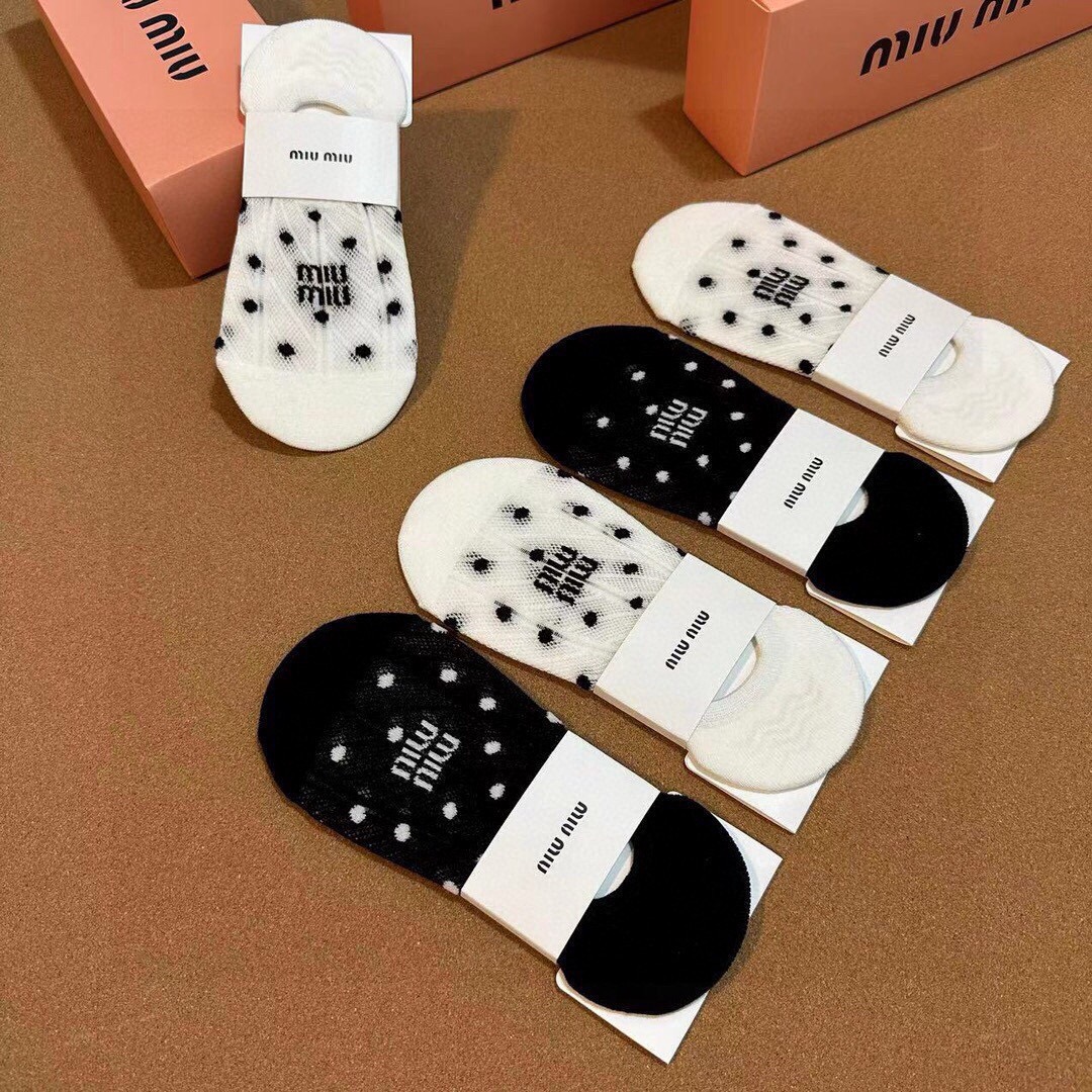 🆕Miumiu · 缪缪❗️谬家新品女款隐形袜子❗️【一盒五双】提花经典标志，纯棉材质，超舒适超美腻❗️