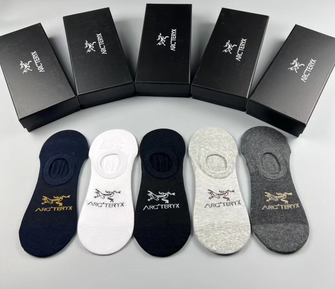 🆕【始祖鸟】新品男款隐形袜子❗️纯棉材质织造，提花经典始祖鸟标志，透气吸汗柔软舒适，上脚非常nice❗️