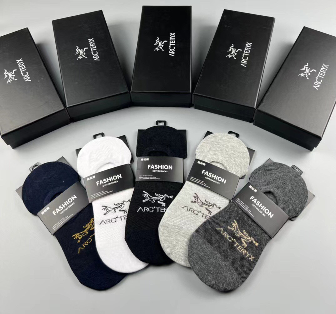 🆕【始祖鸟】新品男款隐形袜子❗️纯棉材质织造，提花经典始祖鸟标志，透气吸汗柔软舒适，上脚非常nice❗️