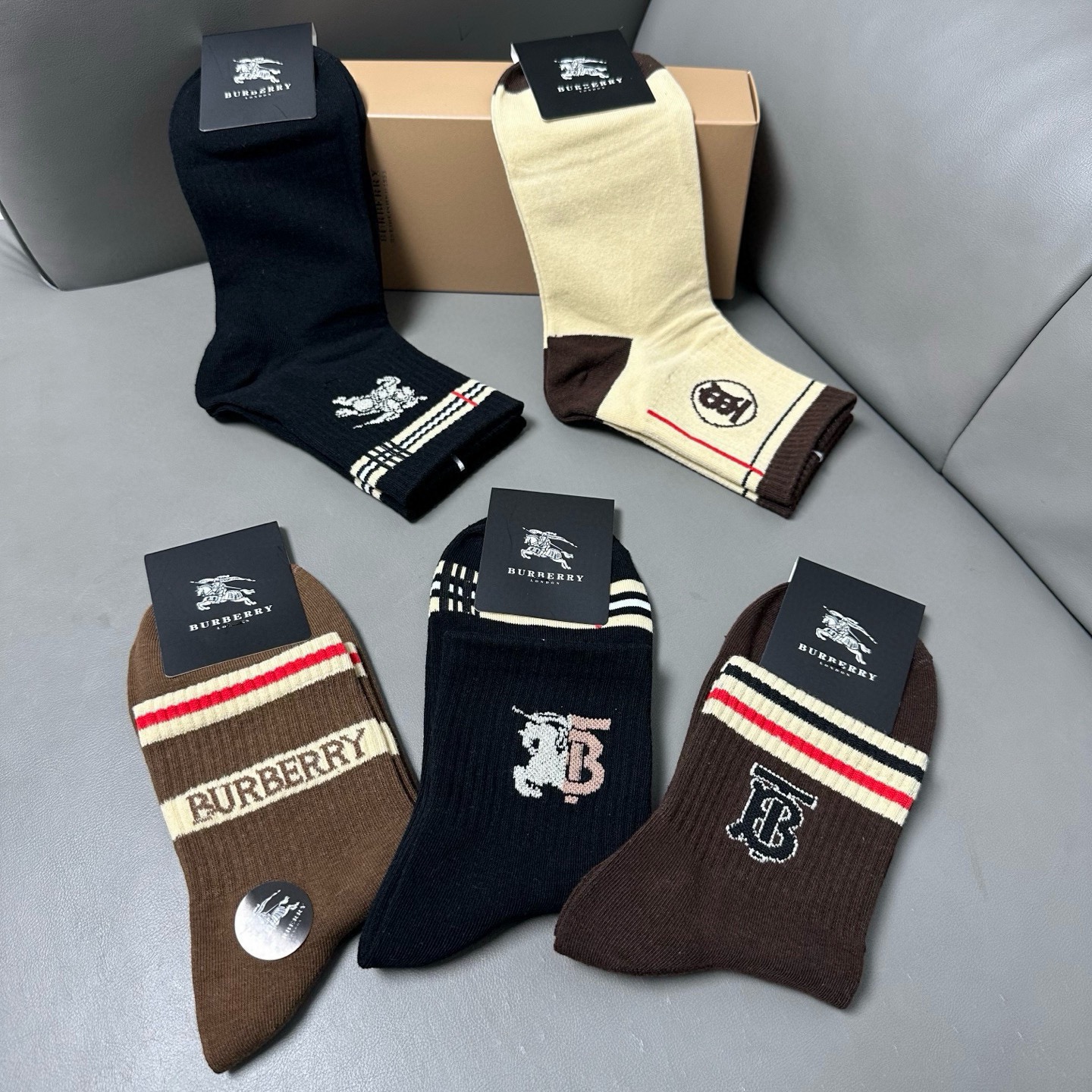 🆕Burberry · 巴宝莉❗️B家新品男款袜子❗️【一盒五双】纯棉材质织造，柔软舒适，提花经典品牌全