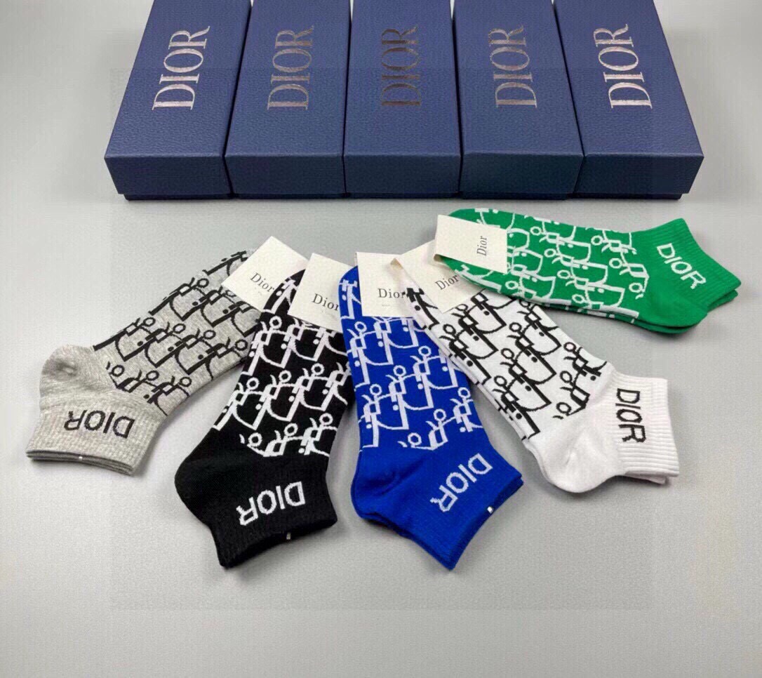 🆕Dior · 迪奥❗️D家新品短款袜子❗️【一盒五双】纯棉材质，上脚柔软舒适，经典的D家字母logo，
