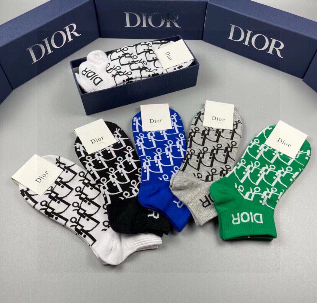 🆕Dior · 迪奥❗️D家新品短款袜子❗️【一盒五双】纯棉材质，上脚柔软舒适，经典的D家字母logo，