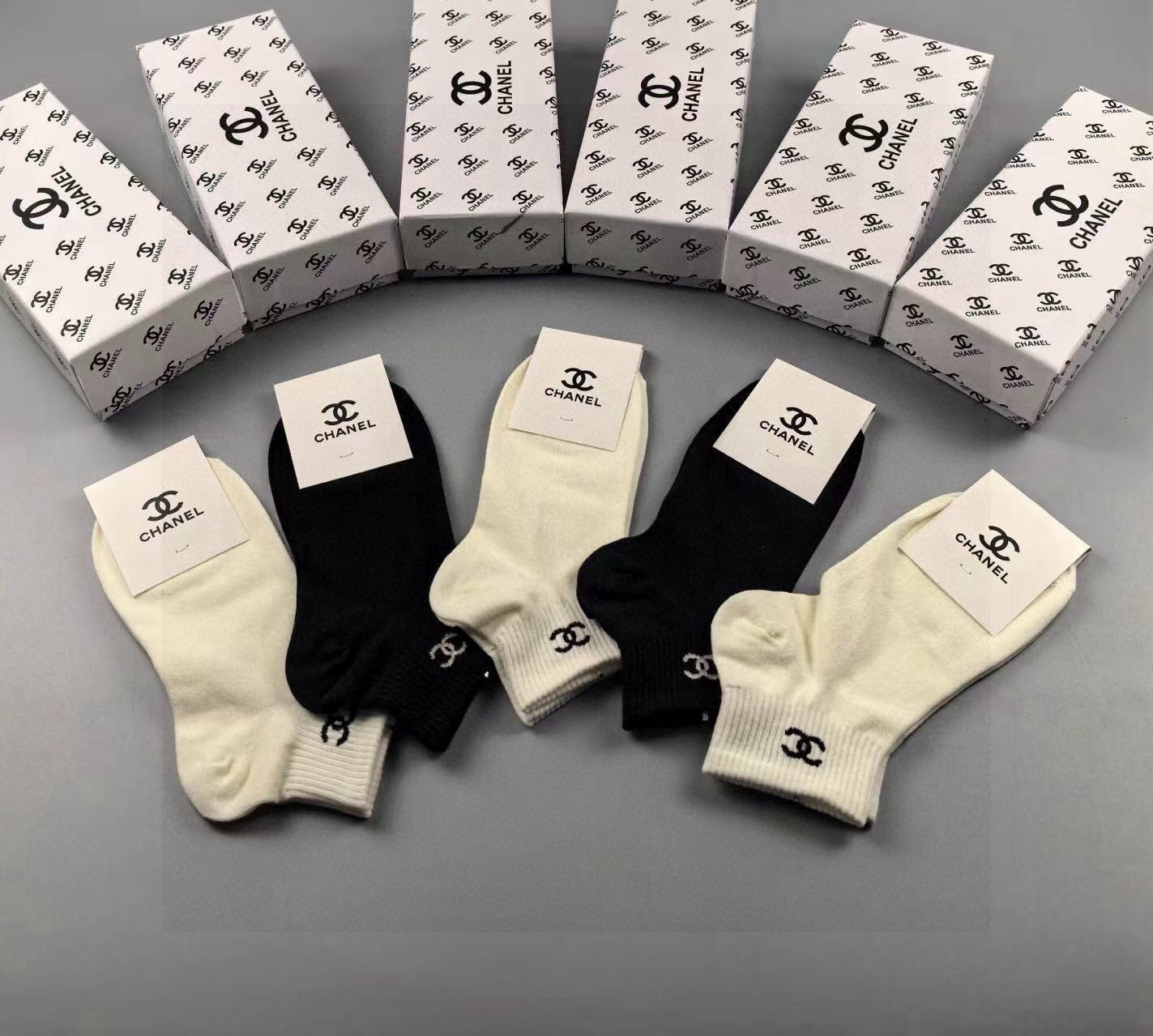 🆕CHANEL · 香奈儿❗️香家新品女款袜子❗️【一盒五双】纯棉材质，柔软舒适透气，提花经典双C，炒鸡