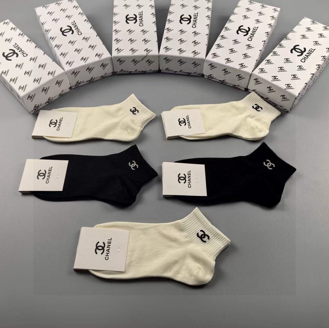 🆕CHANEL · 香奈儿❗️香家新品女款袜子❗️【一盒五双】纯棉材质，柔软舒适透气，提花经典双C，炒鸡