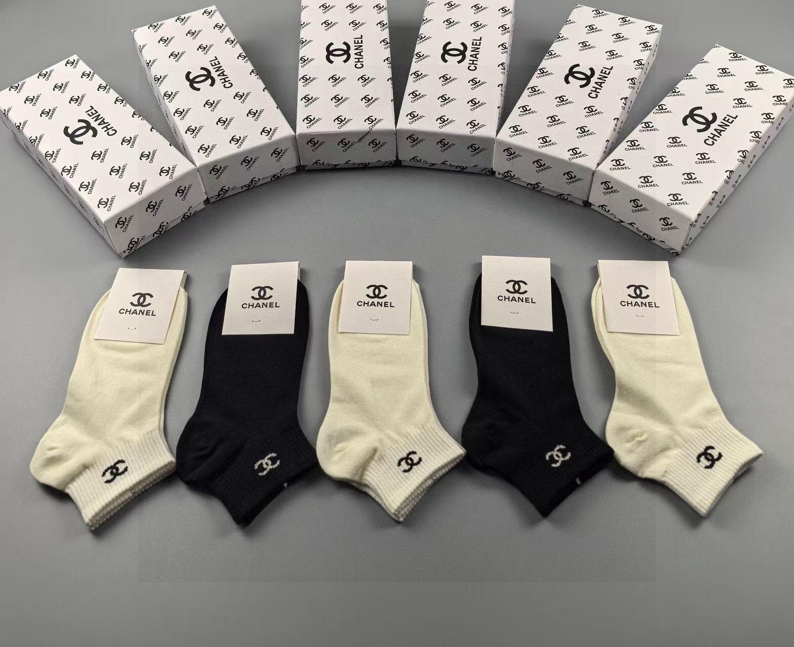 🆕CHANEL · 香奈儿❗️香家新品女款袜子❗️【一盒五双】纯棉材质，柔软舒适透气，提花经典双C，炒鸡