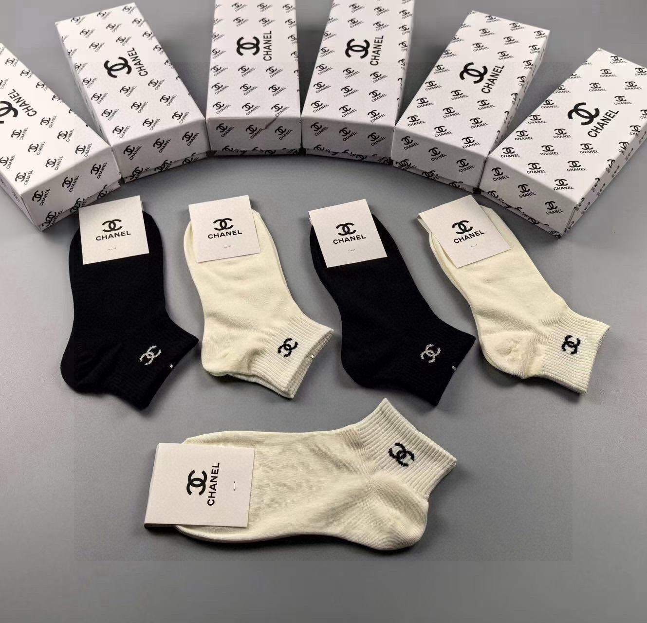 🆕CHANEL · 香奈儿❗️香家新品女款袜子❗️【一盒五双】纯棉材质，柔软舒适透气，提花经典双C，炒鸡