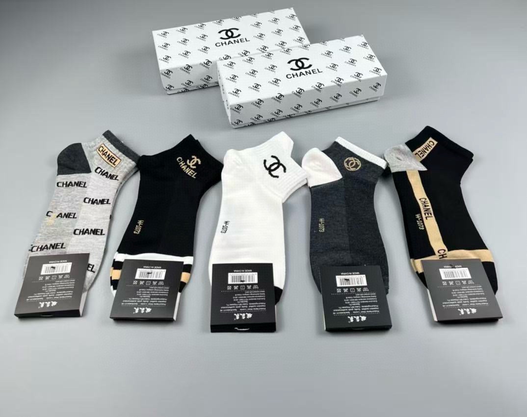 🆕CHANEL · 香奈儿❗️香奶奶家经典男款袜子❗️【一盒五双】纯棉材质，柔软舒适透气，提花经典品牌全