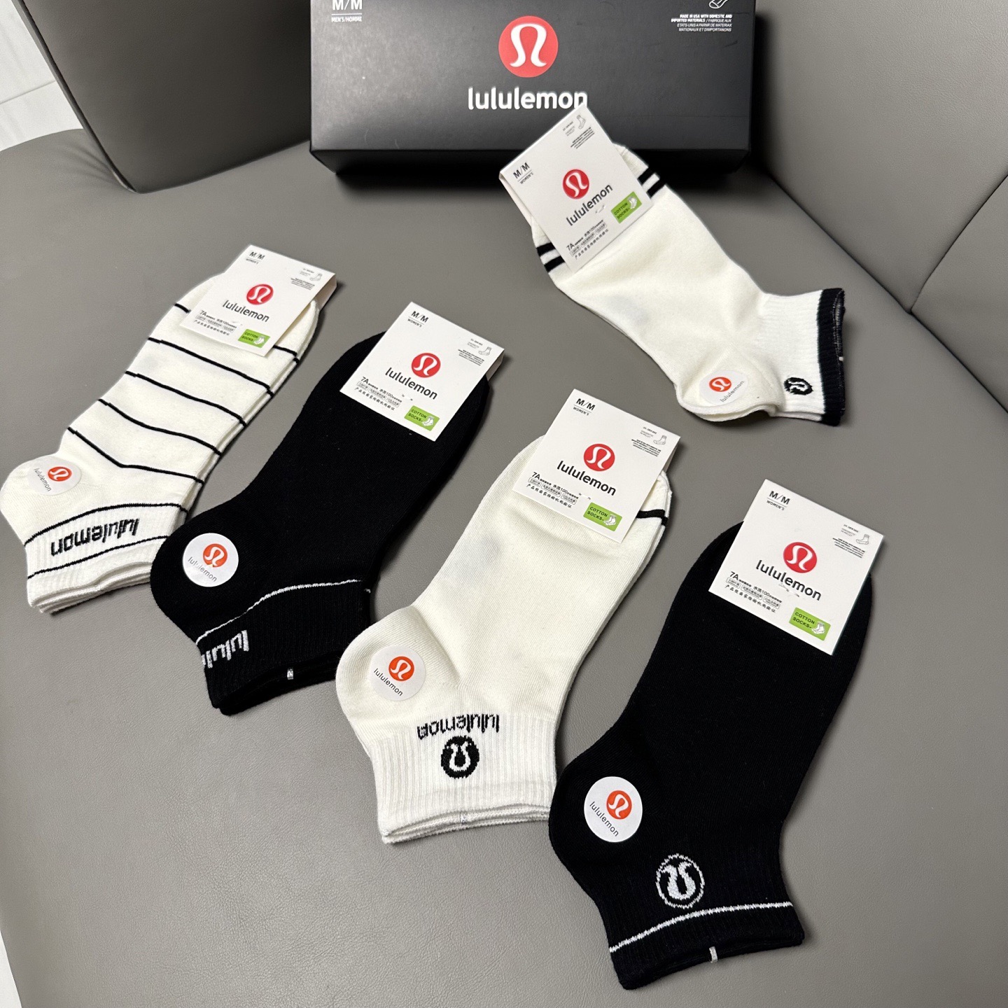 🆕Lululemon · 露露❗️露露新品袜子❗️【一盒五双】提花经典标志，纯棉材质制造，透气舒适，超级