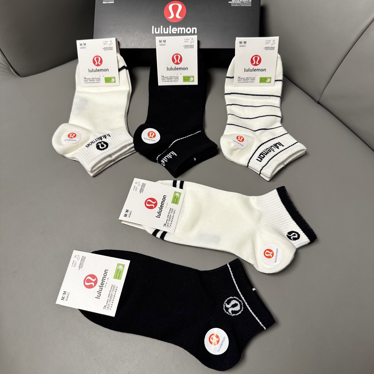🆕Lululemon · 露露❗️露露新品袜子❗️【一盒五双】提花经典标志，纯棉材质制造，透气舒适，超级