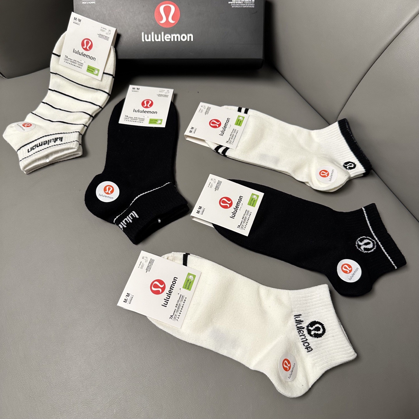 🆕Lululemon · 露露❗️露露新品袜子❗️【一盒五双】提花经典标志，纯棉材质制造，透气舒适，超级