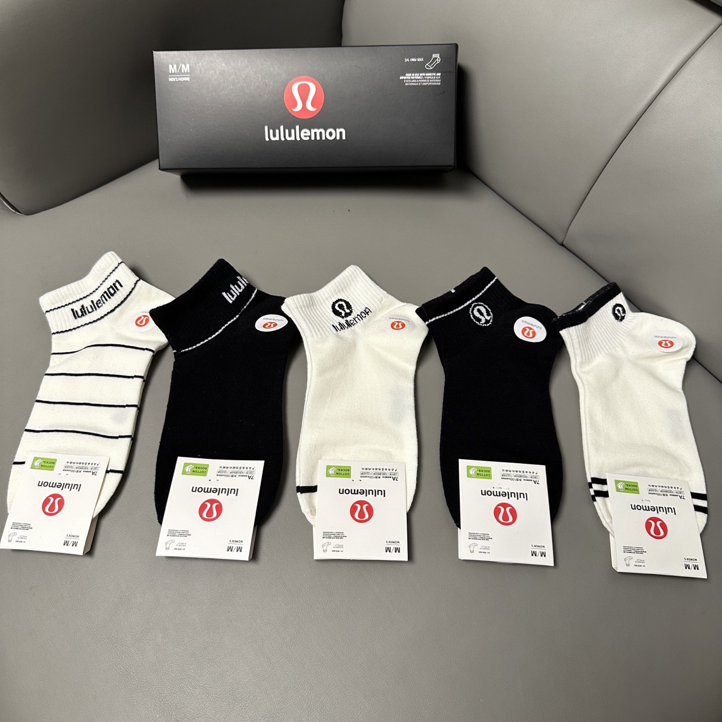 🆕Lululemon · 露露❗️露露新品袜子❗️【一盒五双】提花经典标志，纯棉材质制造，透气舒适，超级