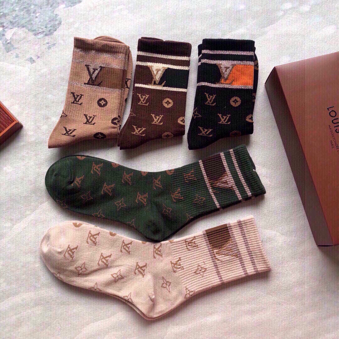 🆕Louis Vuitton · 路易威登❗️驴家新品女款中筒袜子❗️【一盒五双】纯棉材质，柔软舒适透气