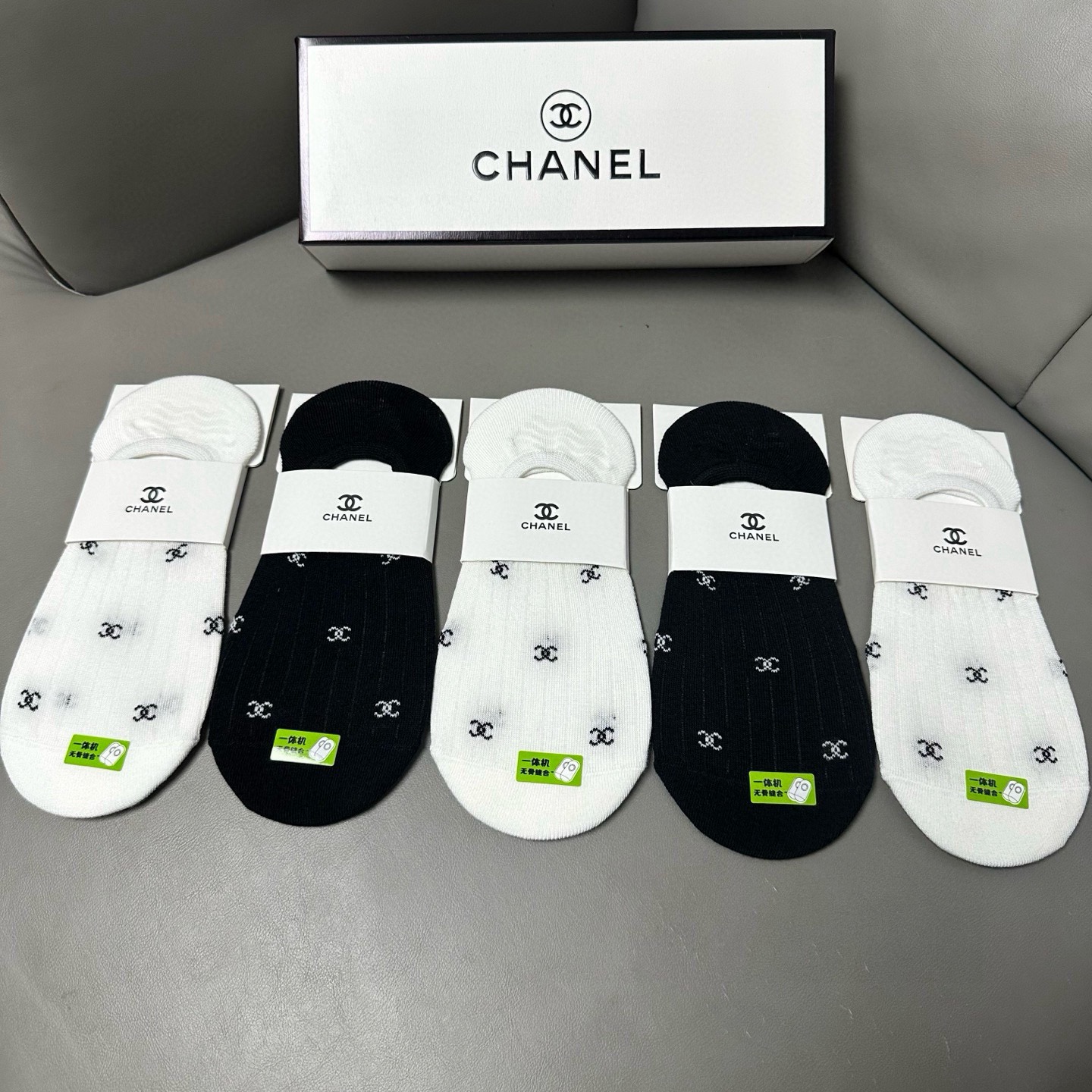 🆕Chanel · 香奈儿❗️小香新品女款隐形袜子❗️【一盒五双】提花经典标志，纯棉材质，超舒适超美腻❗