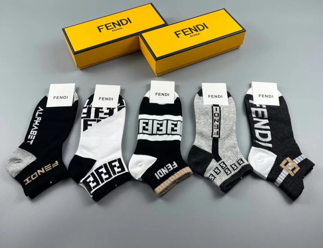 🆕FENDI · 芬迪❗️大F新品男款袜子❗️【一盒五双】提花经典的双F标志，纯棉材质制造，透气舒适，超