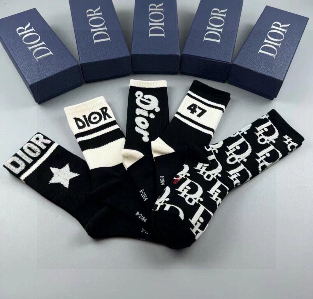 🆕Dior · 迪奥❗️D家新品女款中筒袜子❗️【一盒五双】纯棉材质，上脚柔软舒适，满满的老花经典log