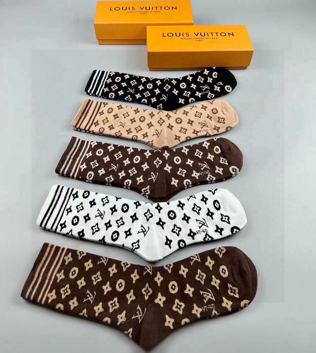 🆕Louis Vuitton · 路易威登❗️驴家新品高筒袜子❗️【一盒五双】纯棉材质，提花经典标志，柔
