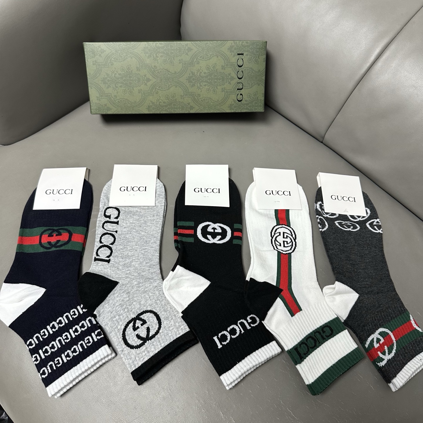 NO:813158,Gucci · Gucci G's new socks [five pairs in a box] jacquard classic double G logo, super nice, super beautiful in person, super popular small items, big names on the street, fashionable people must have super easy to match socks, stockings, socks, gucci, gucci, socks19860909 Gucci · 古奇G家新品袜子【一盒五双】提花经典双G标志,超级nice,实物超漂亮,超火爆小单品,大牌出街,潮人必备超好搭袜子,丝袜,袜子,gucci,gucci,socks,accessory